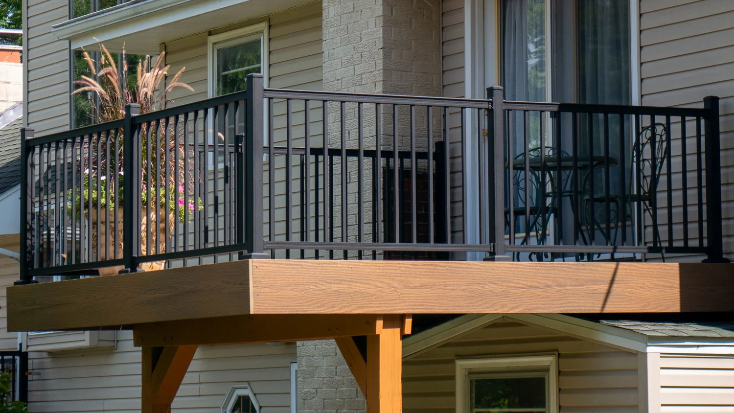 The Benefits of Aluminum Railing for Outdoor Decks: Why It’s a Top Choice for Homeowners in Prospect, KY