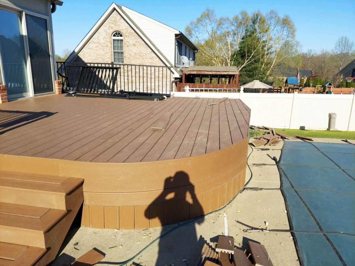 How to Choose the Best Deck Contractors in Louisville KY